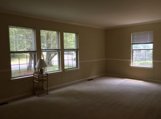 233 Finchingfield Ct, Sterling, VA 20165