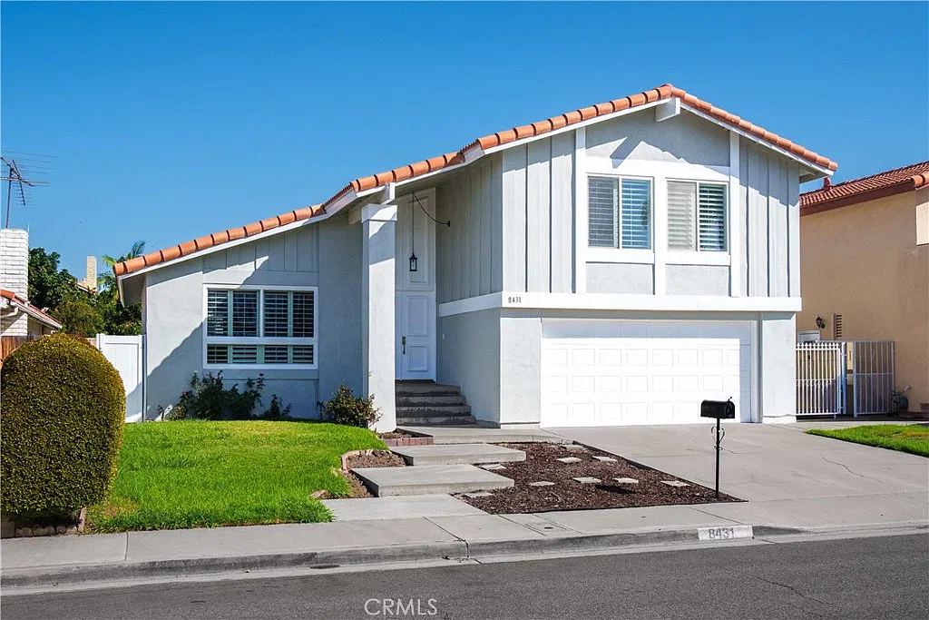 4 bed, 2.5 bath, 1991 sqft, $4,700 — Photo 4