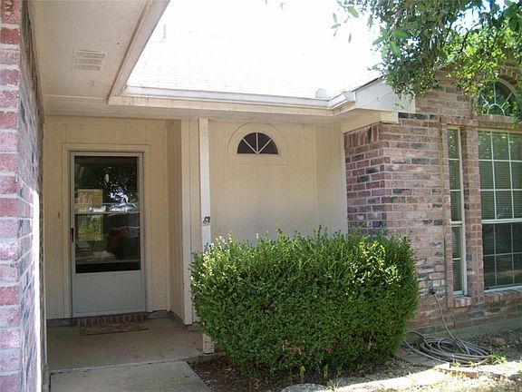 2nd image of 834 Valleybrooke Dr