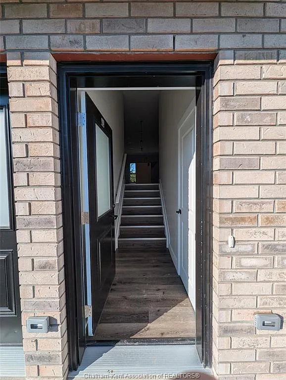 3 bed, $2,050 — Photo 1