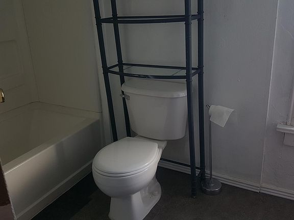 4th image of 423 15th Ave S APT 1/2