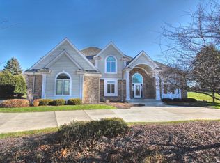1904 E Bristlecone Dr, Hartland, WI