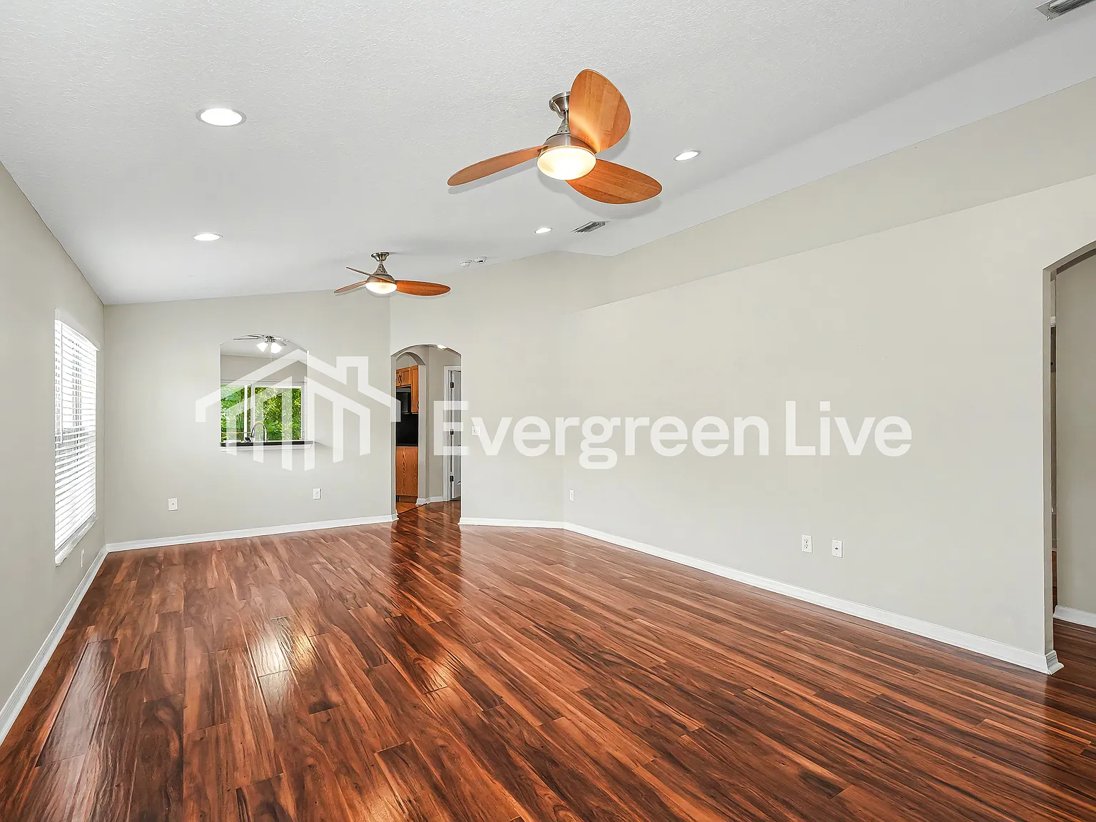 3 bed, 2.0 bath, 1484 sqft, $2,095 — Photo 2