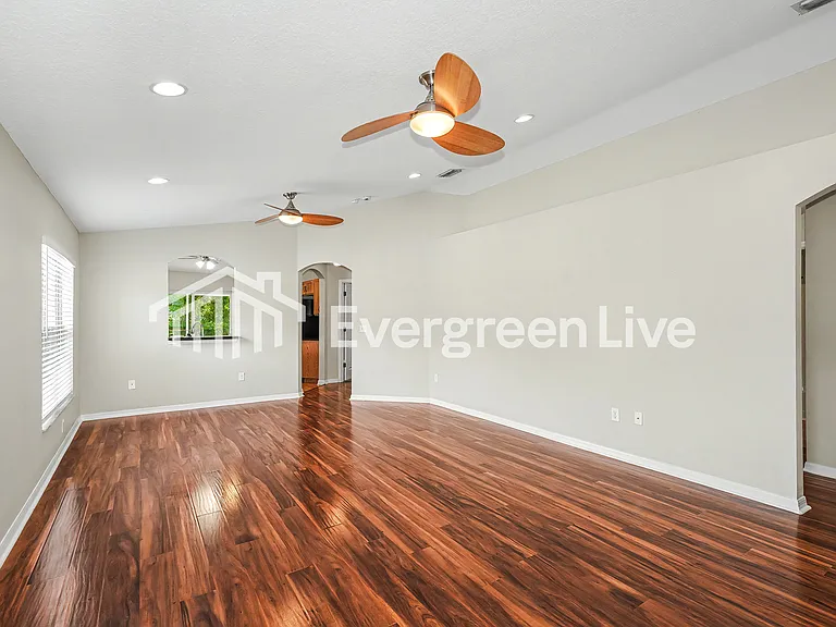 9810 Edmonton Dr — Photo 2