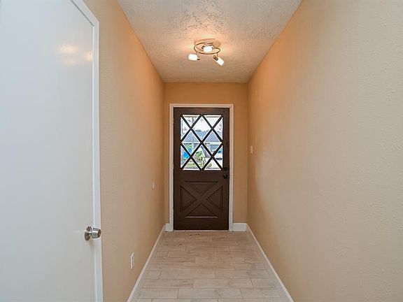 4th image of 9919 Towne Brook Ln