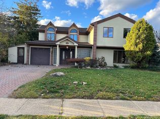 3200 Lydia Ln, Bellmore, NY 11710