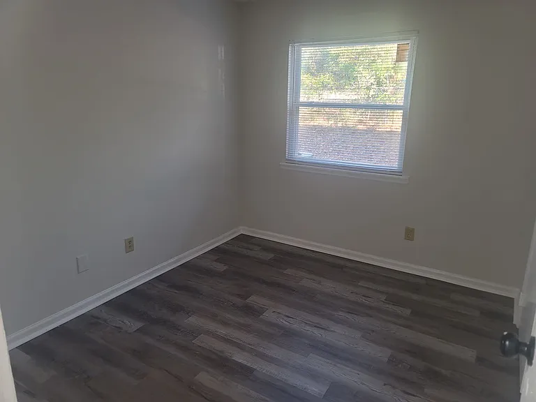 elmtree1401b — Photo 9