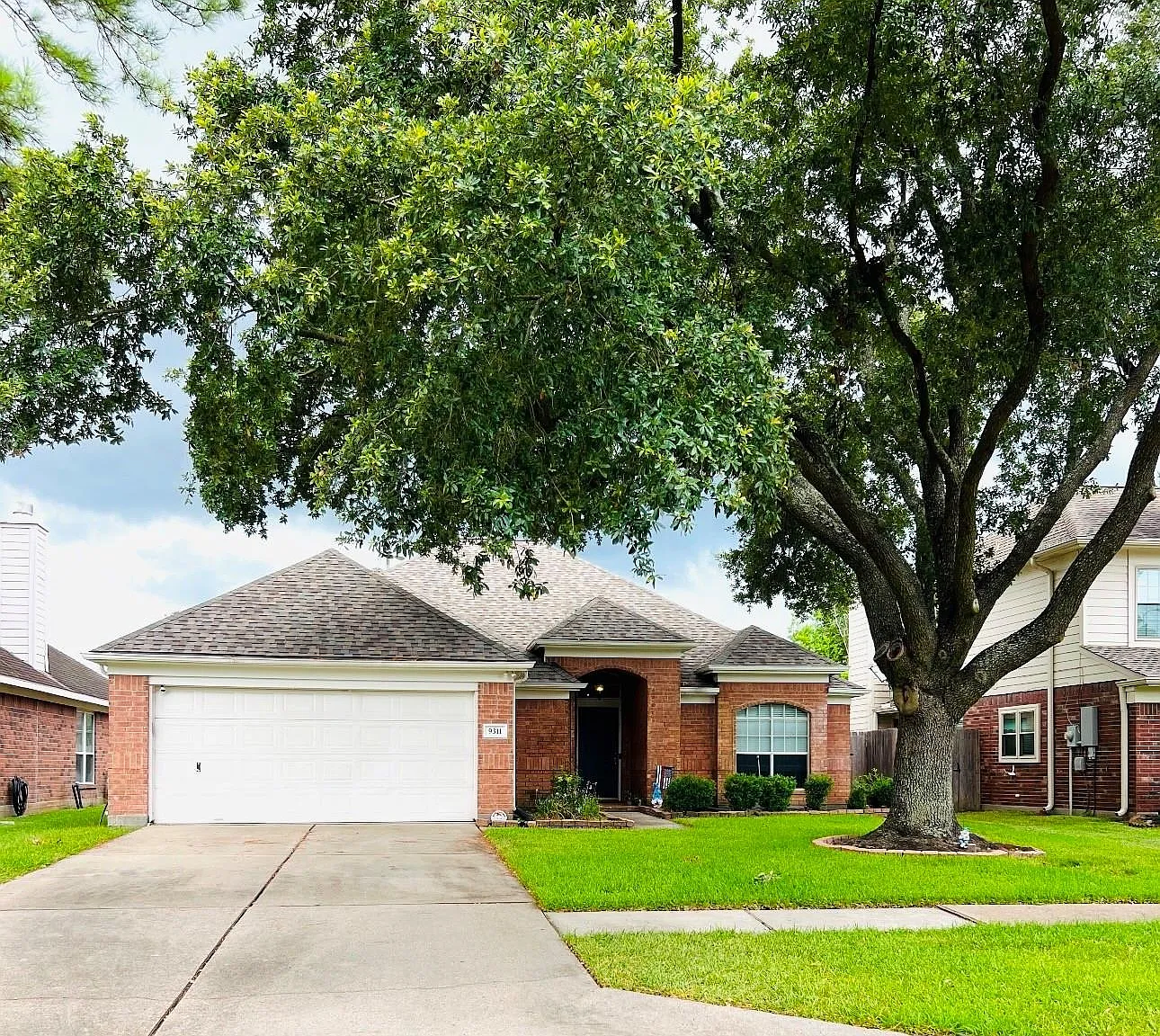 4 bed, 2.0 bath, 2031 sqft, $2,500 — Photo 2