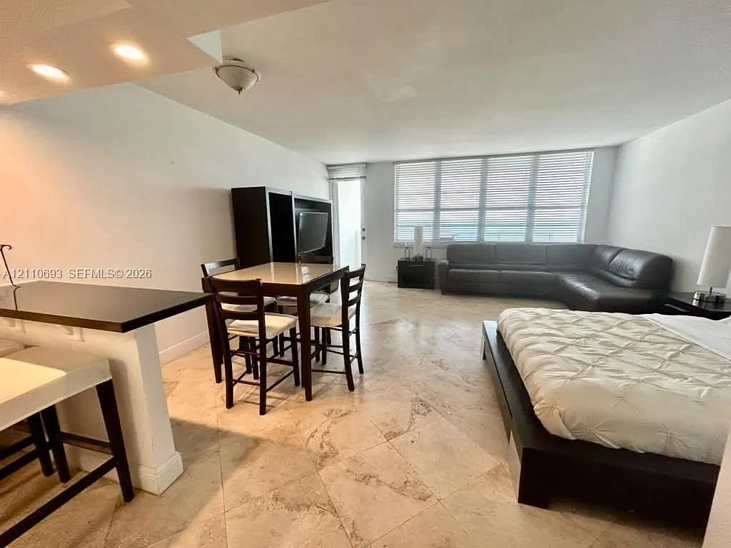The Decoplage Condo — Photo 4