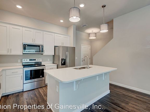5th image of 4120 NW 37th Pl Unit 201