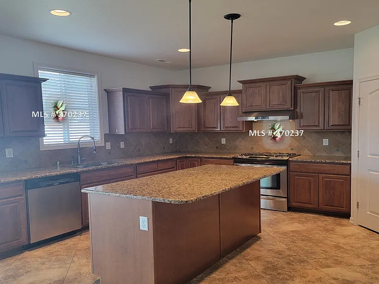 1815 Sunshine Ave — Photo 8