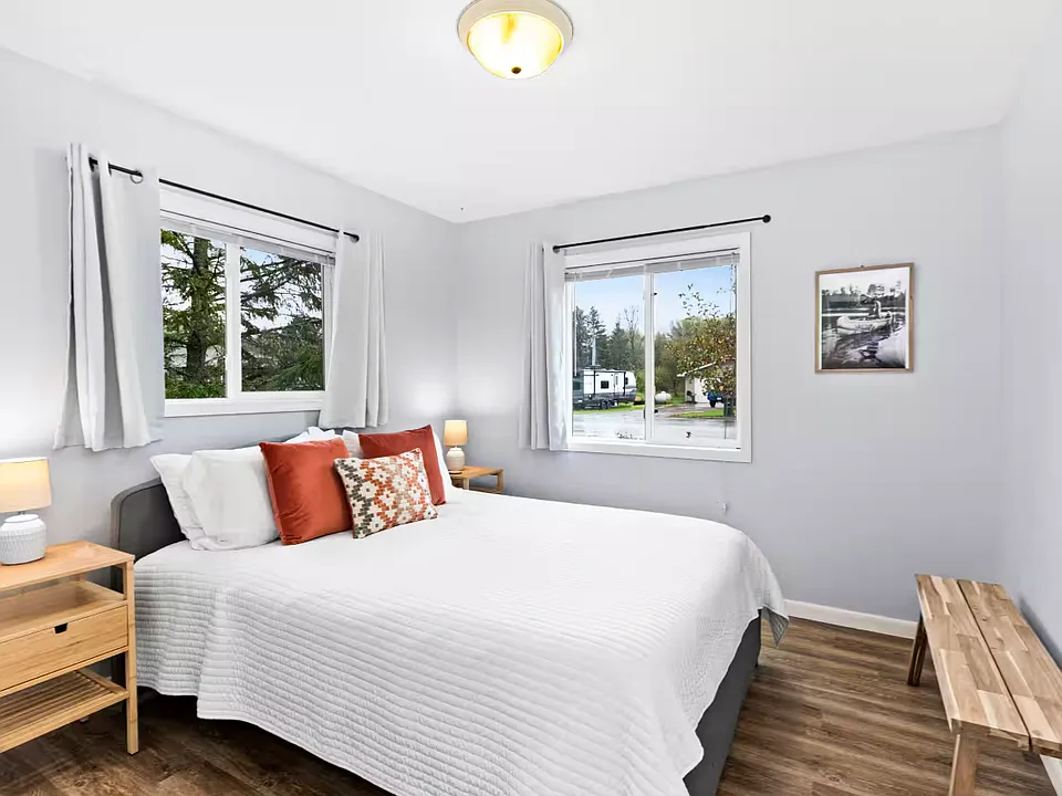 24 Dalles Ave