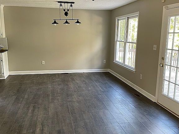 5th image of 257 Mystic Ct