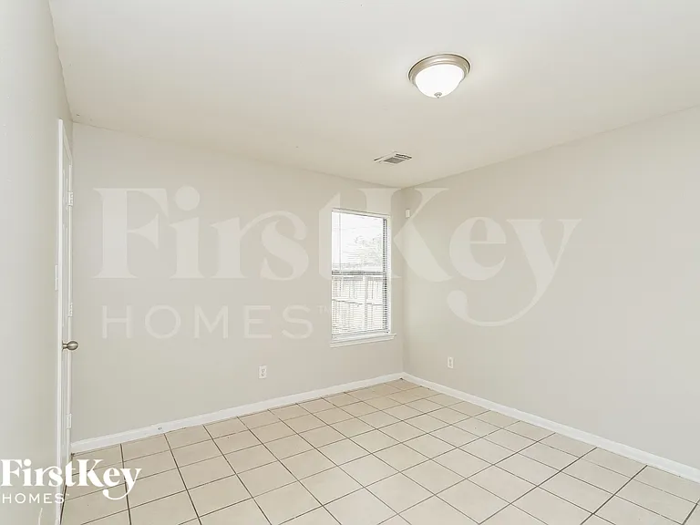 2920 La Estancia Ln — Photo 9