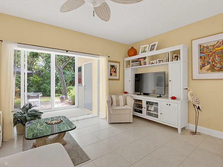 1041 Kokomo Key Ln — Photo 11