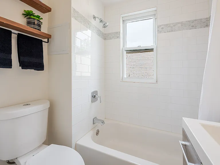 1742 L St NE — Photo 25