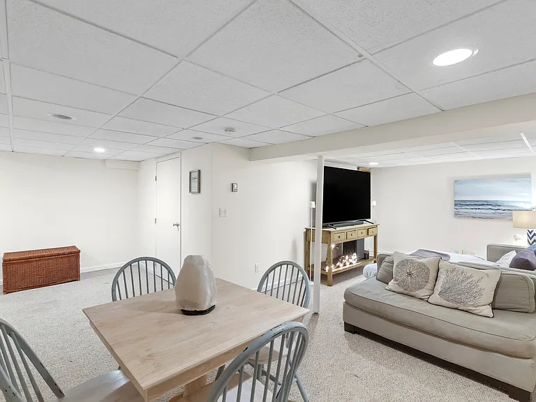 35 Kings Point Rd — Photo 17