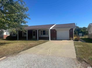 308 10th St, Pawnee, IL 62558
