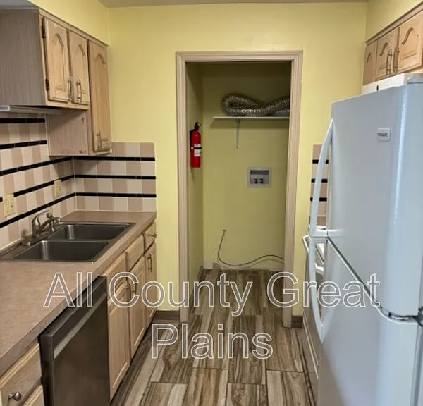 5206 Foster St #201 — Photo 3