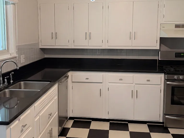 905 Dolphin Ave — Photo 5
