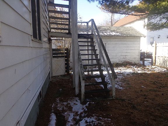 5th image of 612 Bluff St