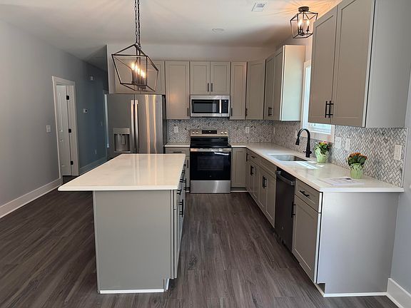 3rd image of 93 Vandola Dr