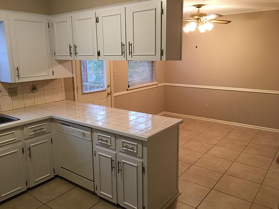 Large eat-in area with laundry closet to right (out of pictu