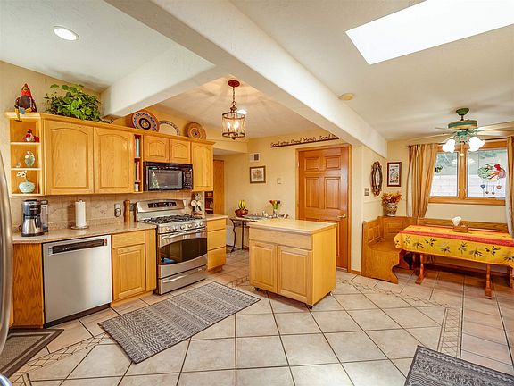 4th image of 131 Aragon Ave