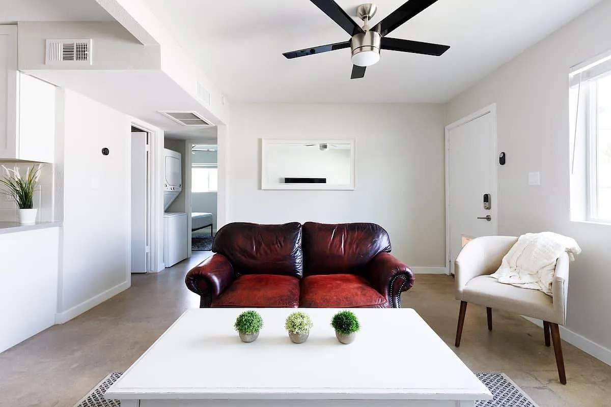 2 bed, 700 sqft, $2,495 — Photo 1