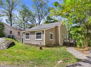 9 Oakdale Rd, Putnam Valley, NY 10579