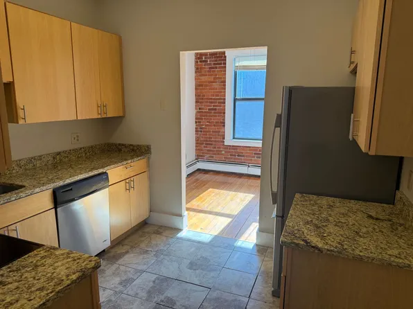 105 Main St, Biddeford, ME 04005