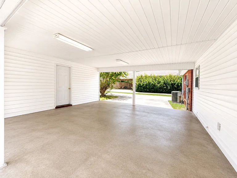 63 Griffith Rd — Photo 12