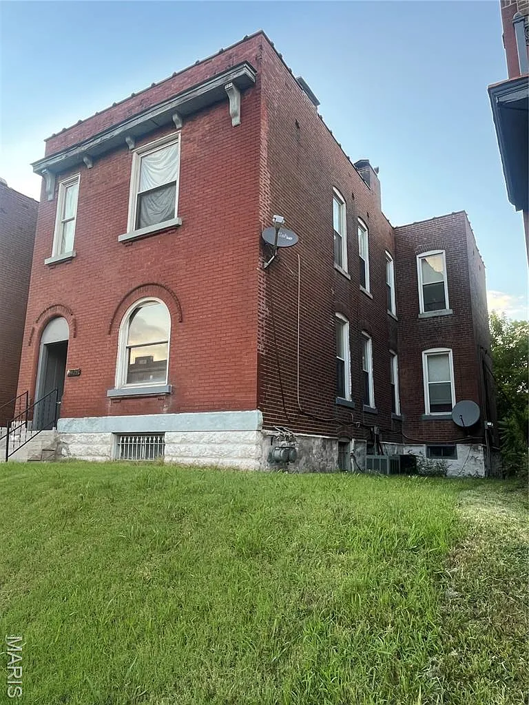 3423 Keokuk St photo 1