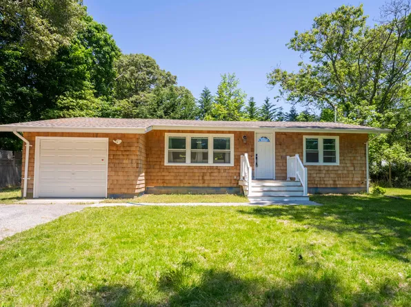 https://photos.zillowstatic.com/fp/79d0314b4f4f5e6766a777e7098fcadf-p_e.webp