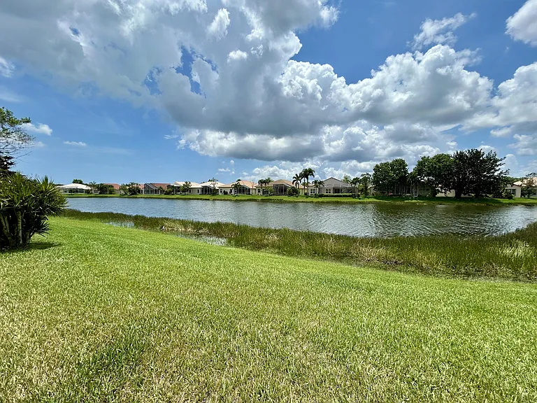 360 NW Shoreline Cir — Photo 16