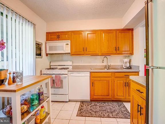 3rd image of 1526 Moorings Dr Suite 12B