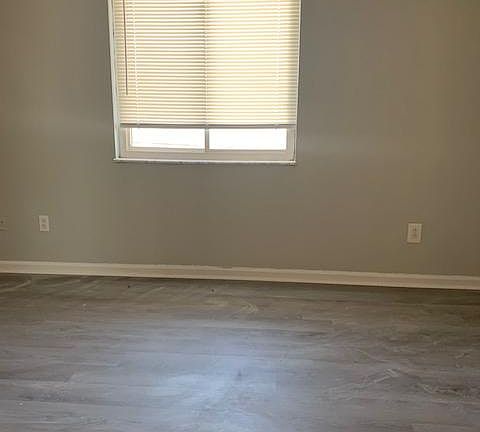 2nd image of 208 Lakeshore Dr #15