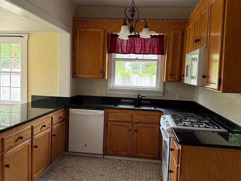 1619 E Mallory St — Photo 7