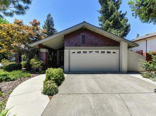 9988 Parkglen Ct, Elk Grove, CA 95624
