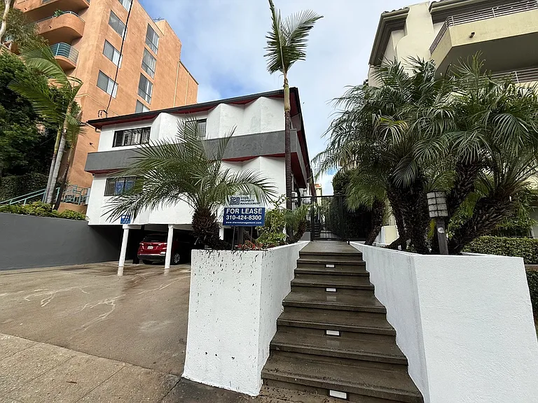 7261 Franklin Ave #10 — Photo 1