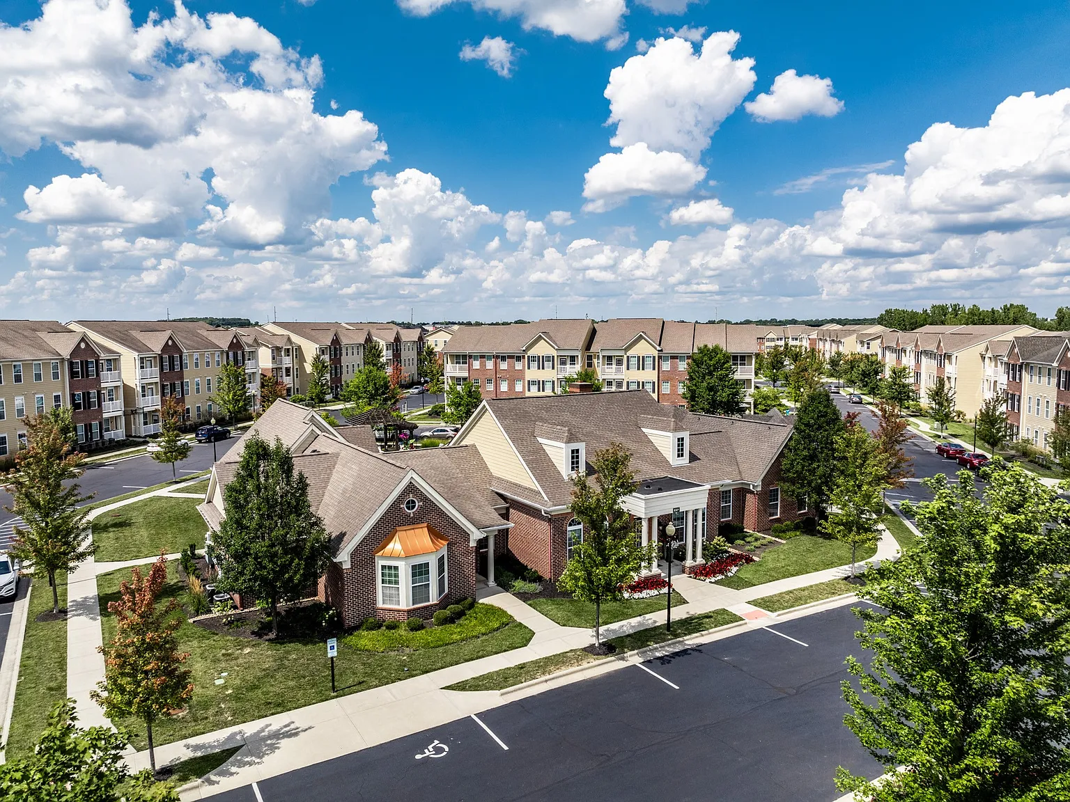 The Avenue at Polaris Apartments — Photo 1