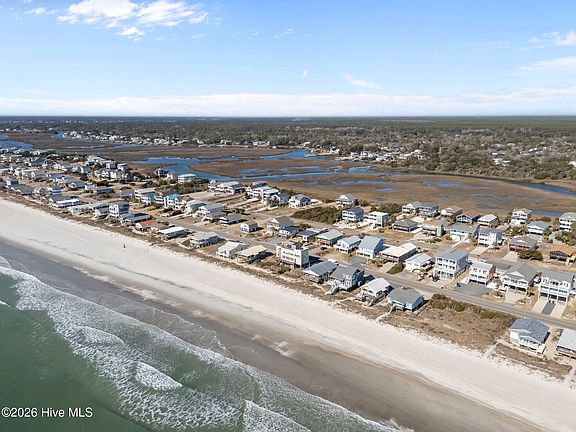 3rd image of 1025 W Beach Drive