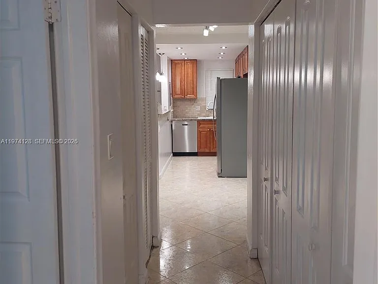 714 NE 10th St #103 — Photo 9
