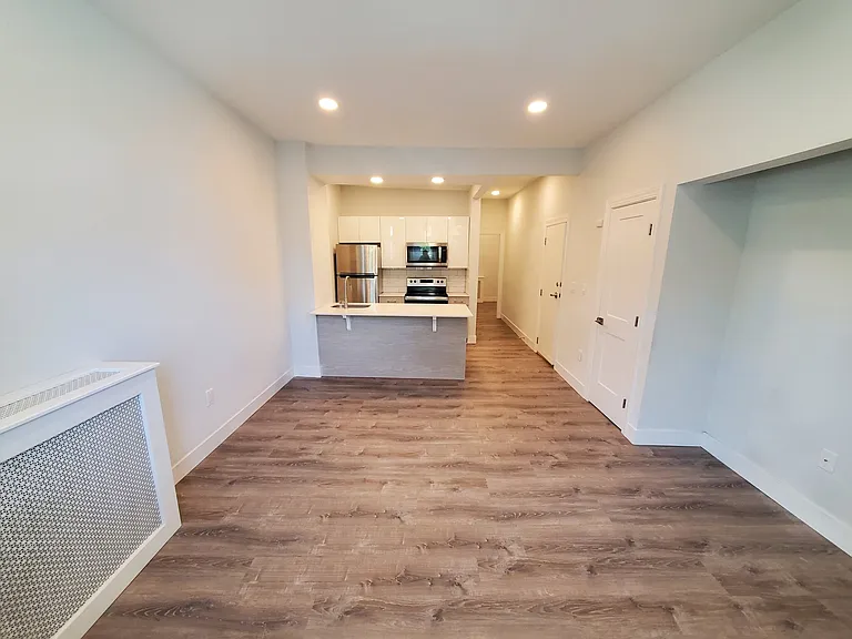 51 Queensberry St #25 — Photo 10