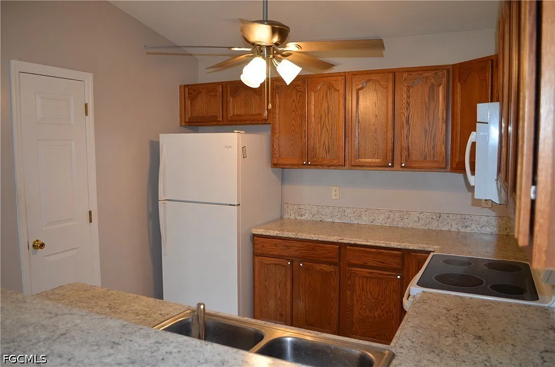 3 bed, 2.0 bath, 1160 sqft, $1,500 — Photo 4