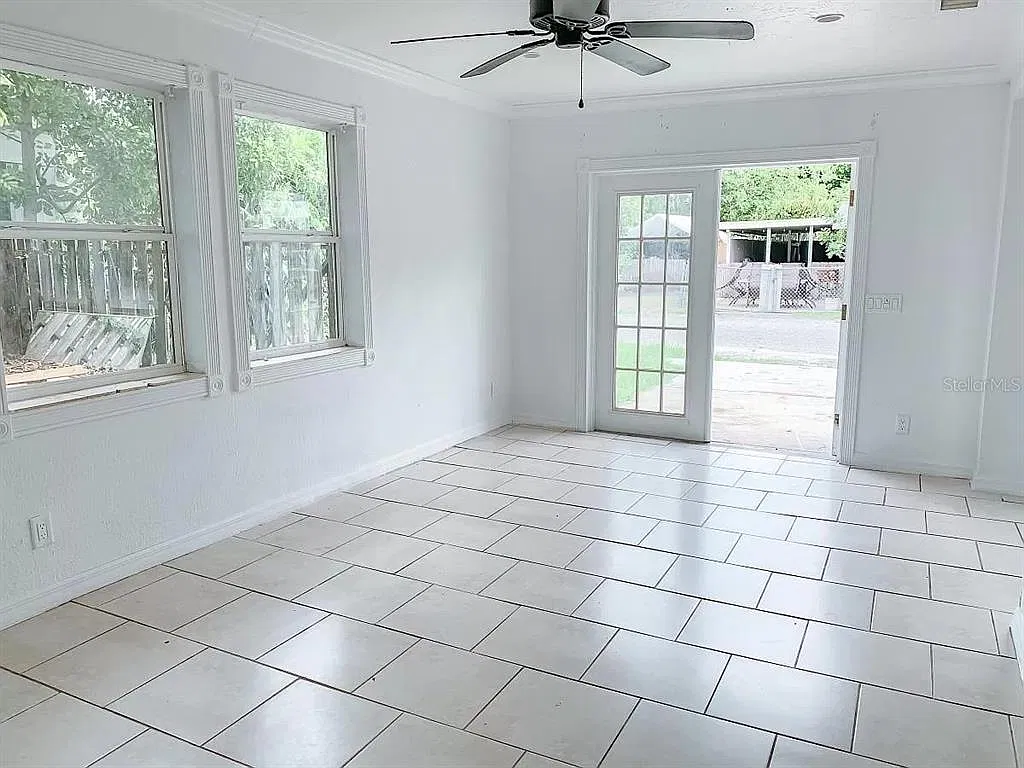 2 bed, 1.0 bath, 592 sqft, $1,295 — Photo 2