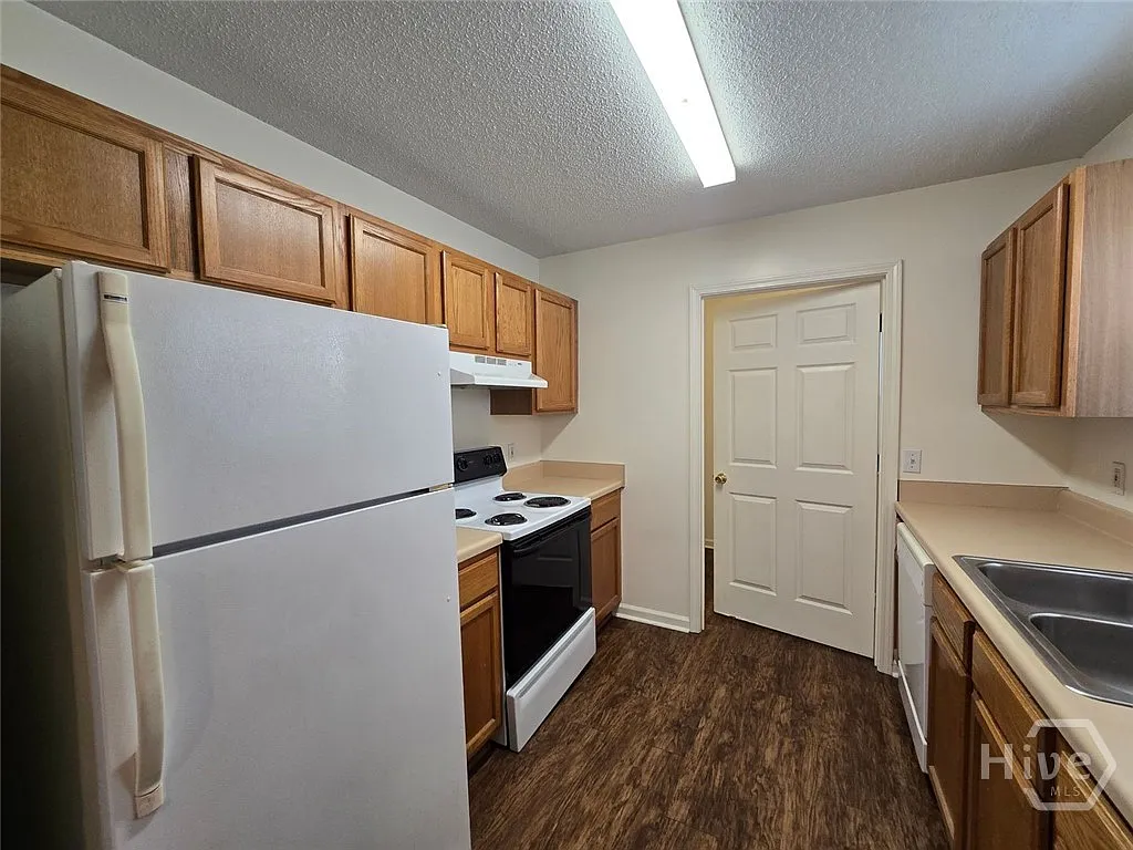 2 bed, 2.5 bath, 1240 sqft, $1,550 — Photo 4