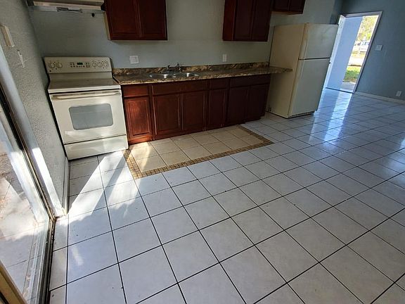 3rd image of 11938 133rd Ave APT 1