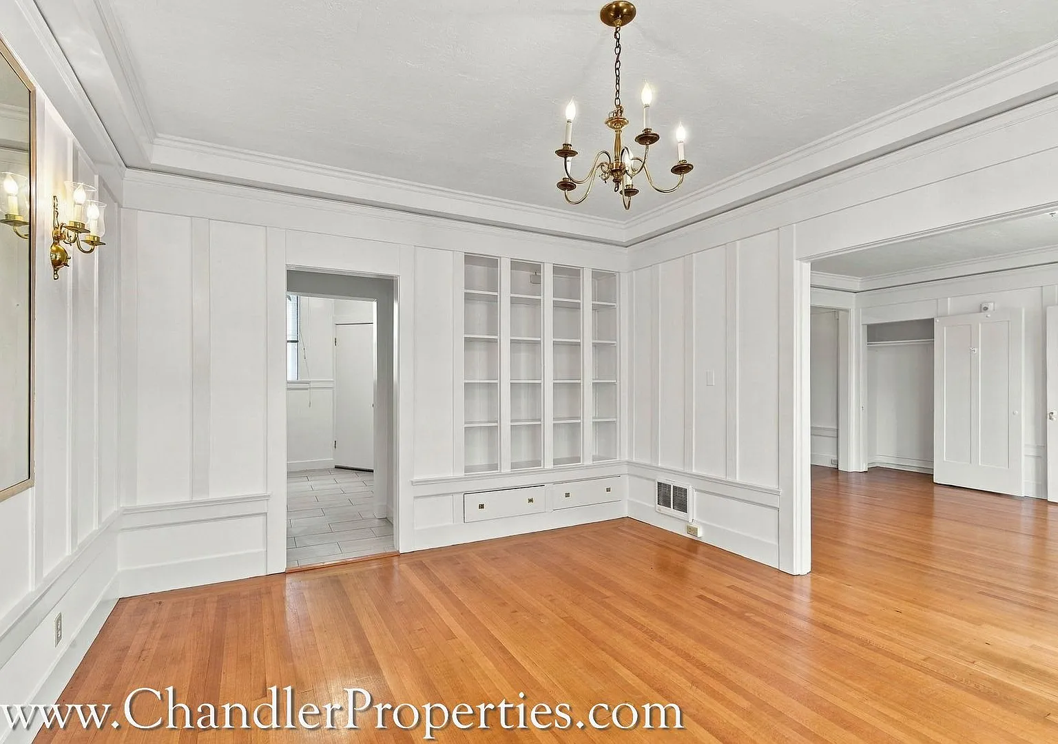 1342 Jones Apartments — Photo 4
