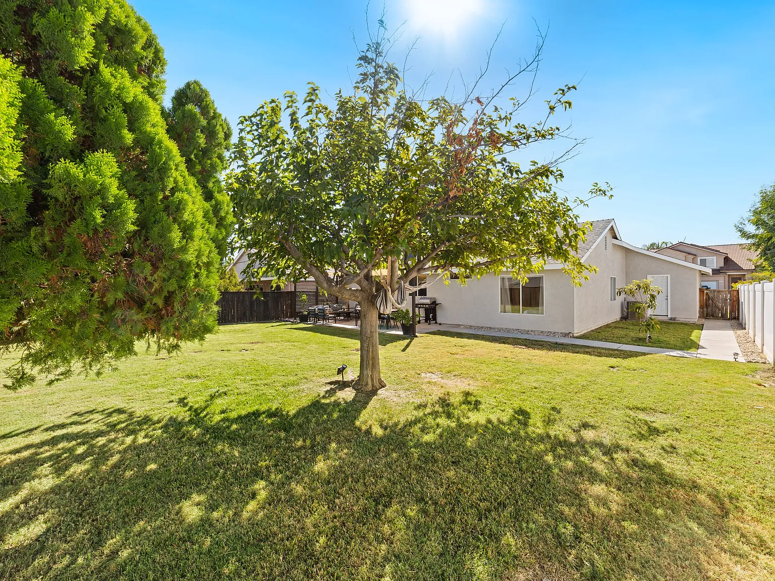 3 bed, $3,900 — Photo 1